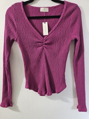 T.La Ribbed Long-Sleeve V-Neck Top